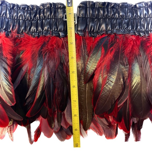 Charming Red/Black Rooster Feathers Mini Skirt with Black Belt Small-Medium - Picture 4 of 7